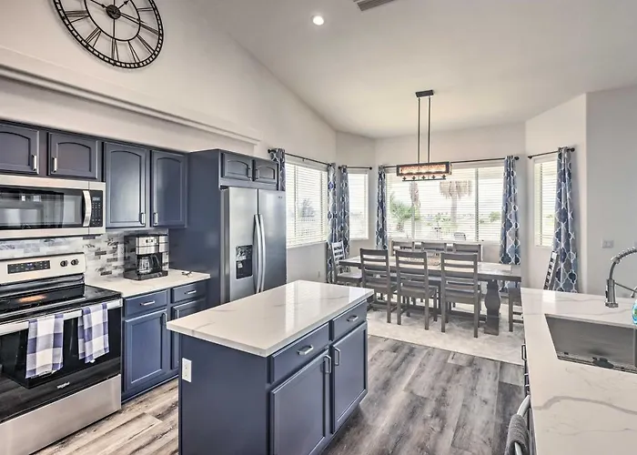 Holiday home Sunny Snowbird's Retreat W/ Havasu Views!