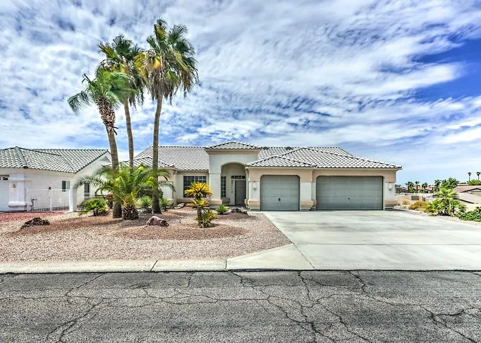 Sunny Snowbird's Retreat W/ Havasu Views! Holiday home