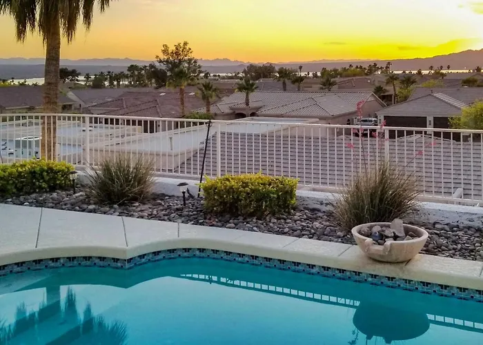 Sunny Snowbird's Retreat W/ Havasu Views! Holiday home *