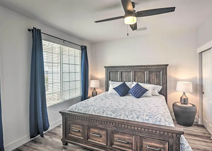 Sunny Snowbird's Retreat W/ Havasu Views! Holiday home *