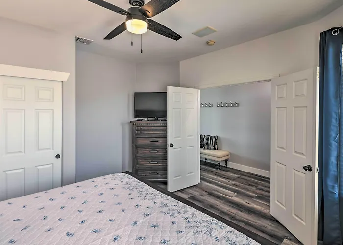 Sunny Snowbird's Retreat W/ Havasu Views! Holiday home