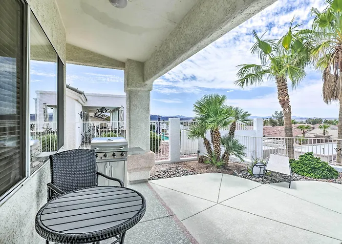 Sunny Snowbird's Retreat W/ Havasu Views! Holiday home