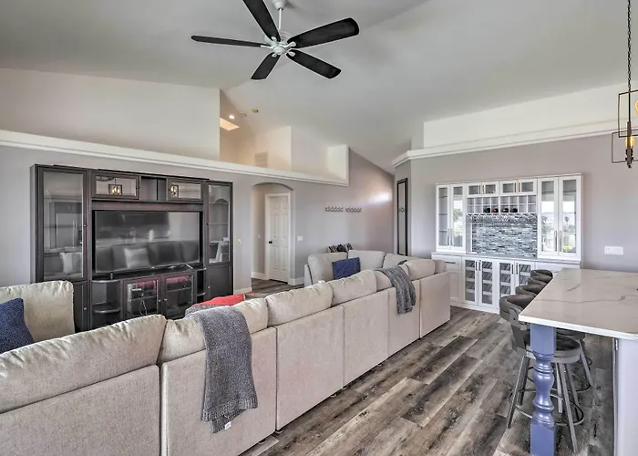 Holiday home Sunny Snowbird's Retreat W/ Havasu Views! *